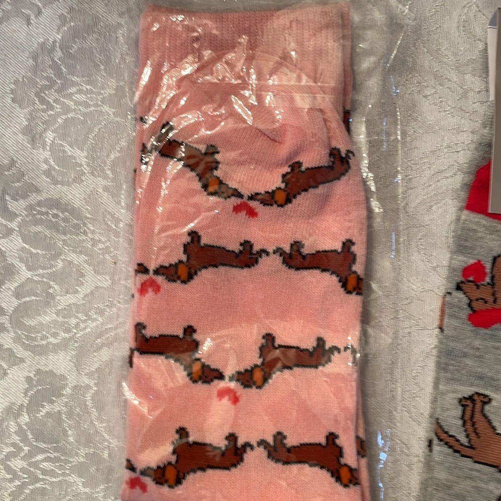 ✨Women Valentine’s Day themed dachshund socks. - Picture 3 of 5